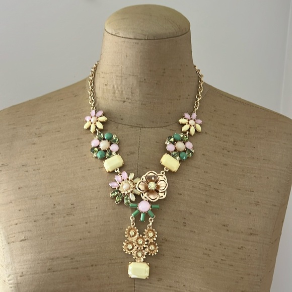 New York & Company floral  Necklace - Picture 1 of 4